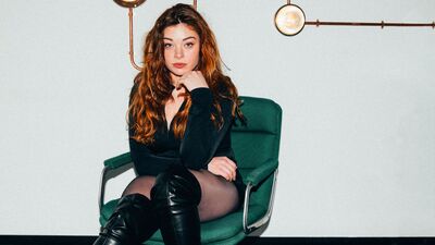 Foto van zangeres Linde Schone.