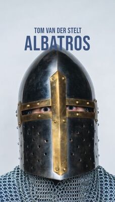 Foto van een hofd met een ridderhelm op. Hierboven staat de tekst "Tom van der Stelt Albatros".